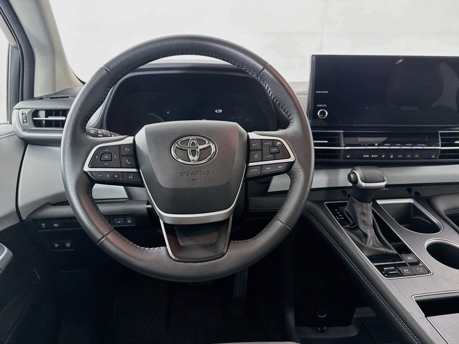 Certified Used 2025 Wind Chill Pearl Toyota XLE 8-Passenger image 32