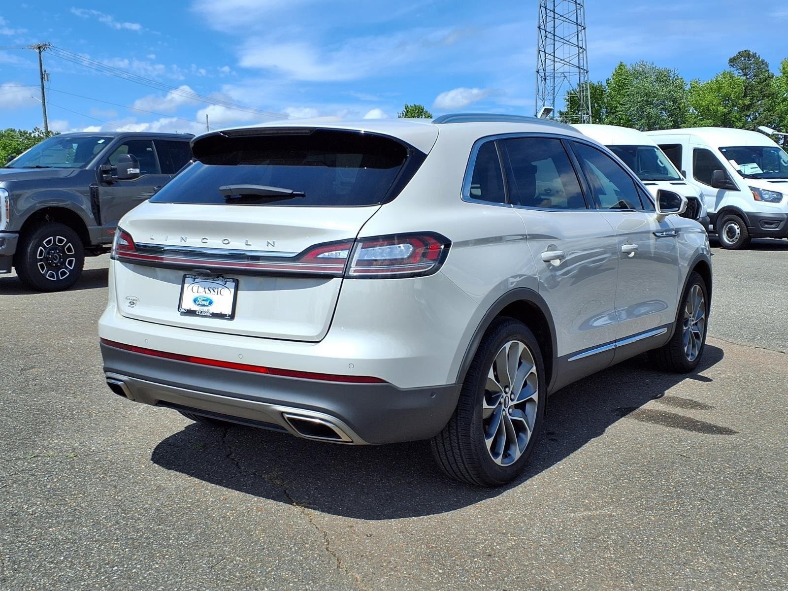 Used 2023 Ceramic Pearl Metallic Tinted Clearcoat Lincoln Reserve image 2