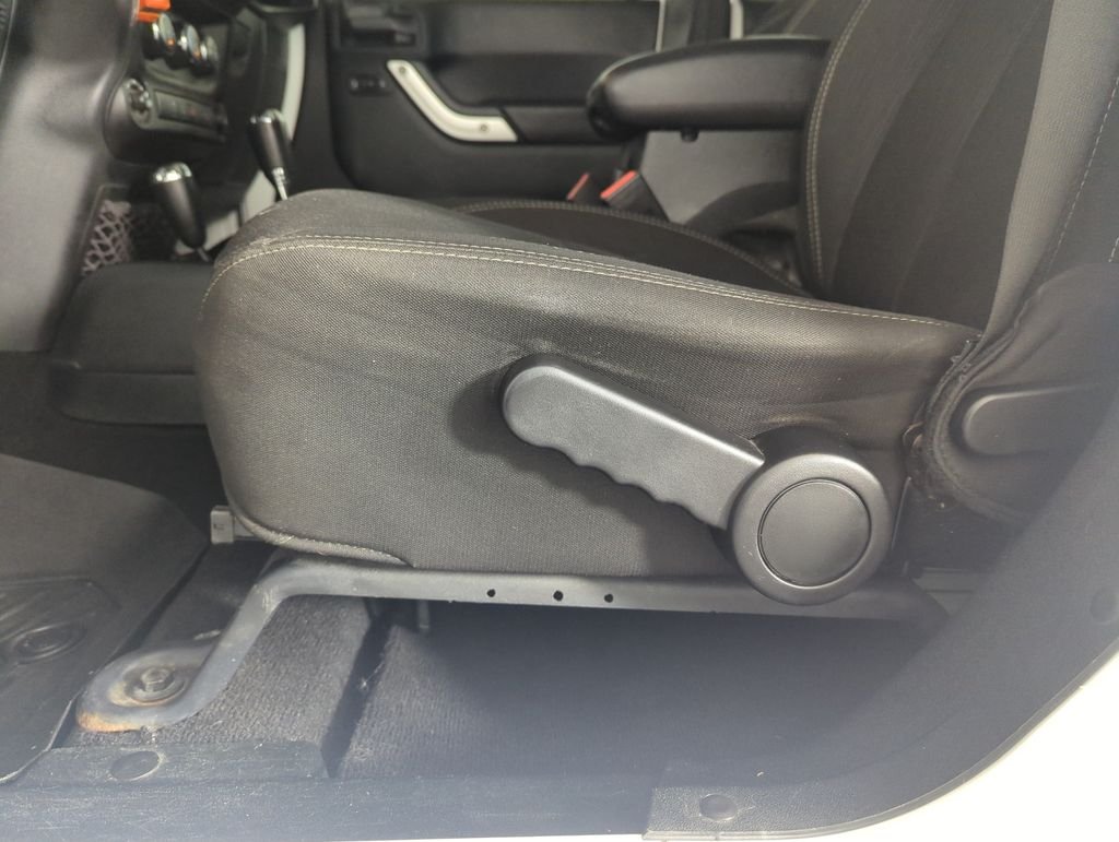 Used 2018 White Jeep Unlimited Sahara image 12