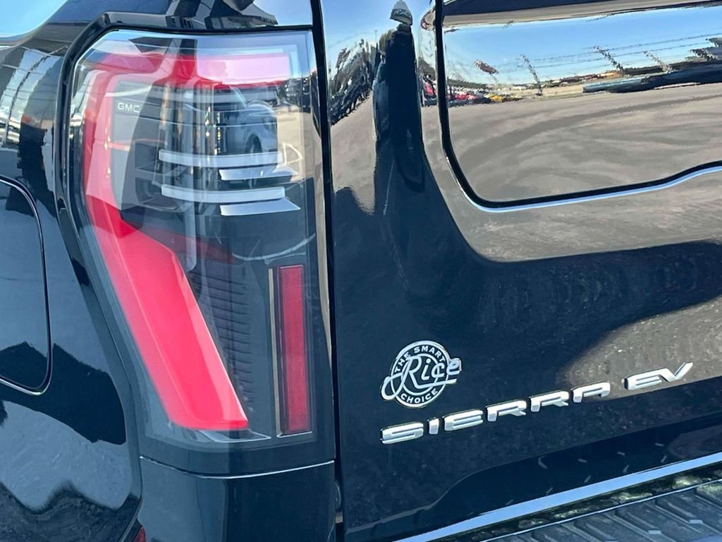 2025 GMC Sierra EV Denali - Photo 10