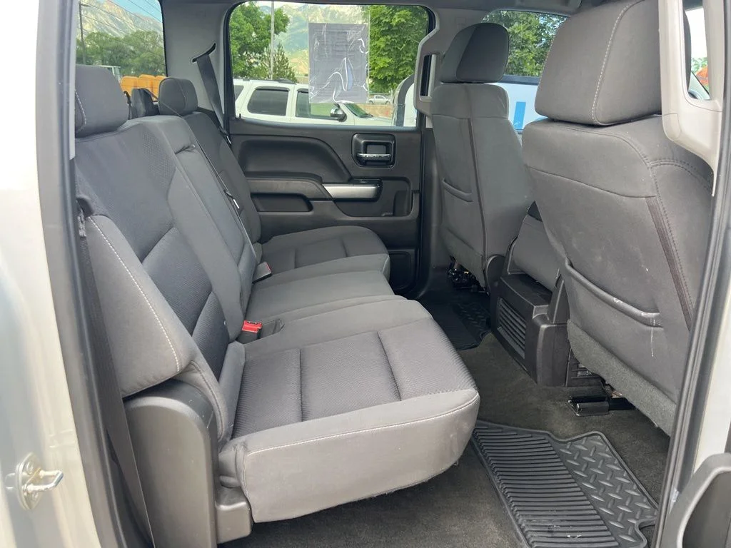 Used 2018 Silver Chevrolet LT image 19