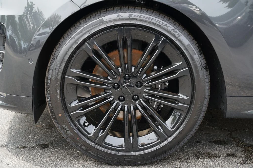 New 2026 Carpathian Grey Land Rover Dynamic SE image 8