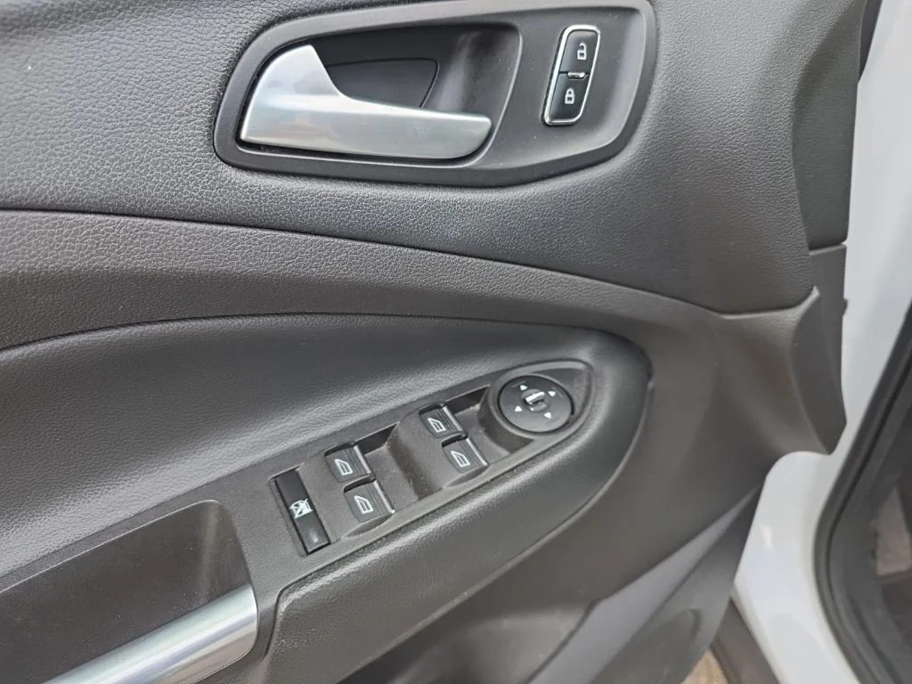 Used 2015 Oxford White Ford SE image 11