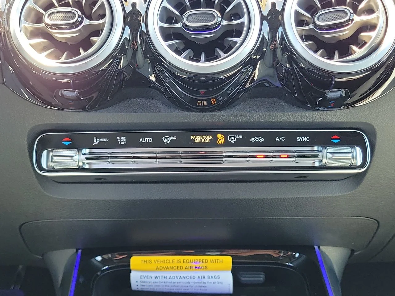 New 2026 Polar White Mercedes-Benz GLB 250 image 18