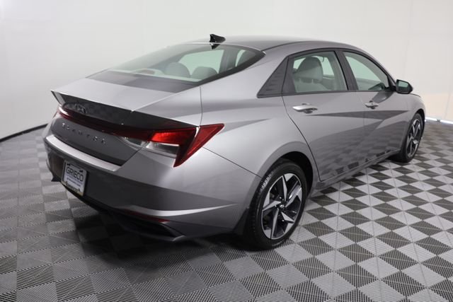 Used 2023 Silver Hyundai SEL image 8