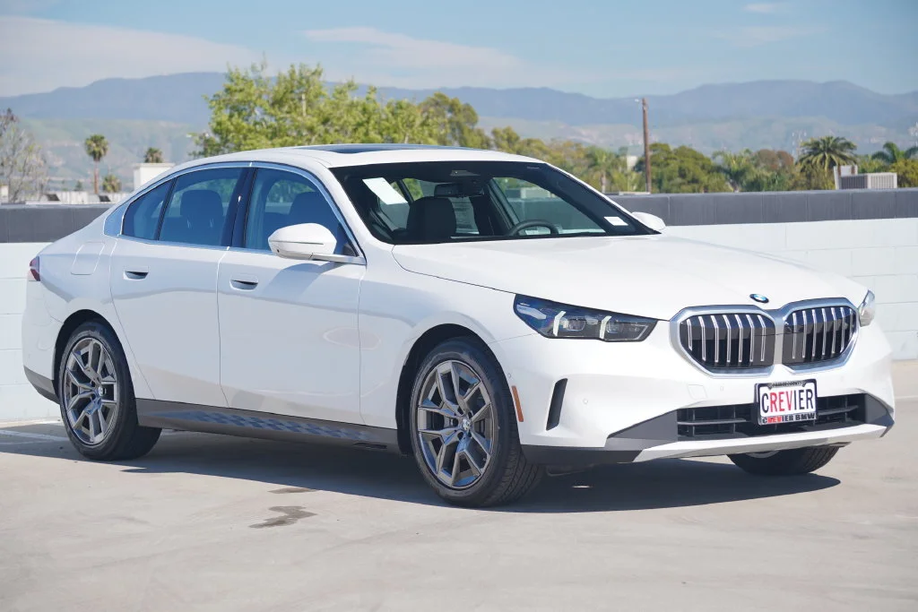 Used 2026 White BMW 530i image 3