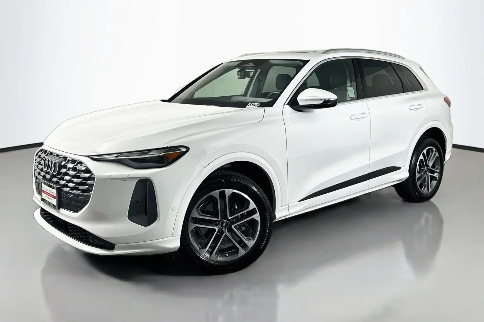 <span style='font-size: 28px; color:#111'>Luxury Loaner 2026 Q5 SUV</span>