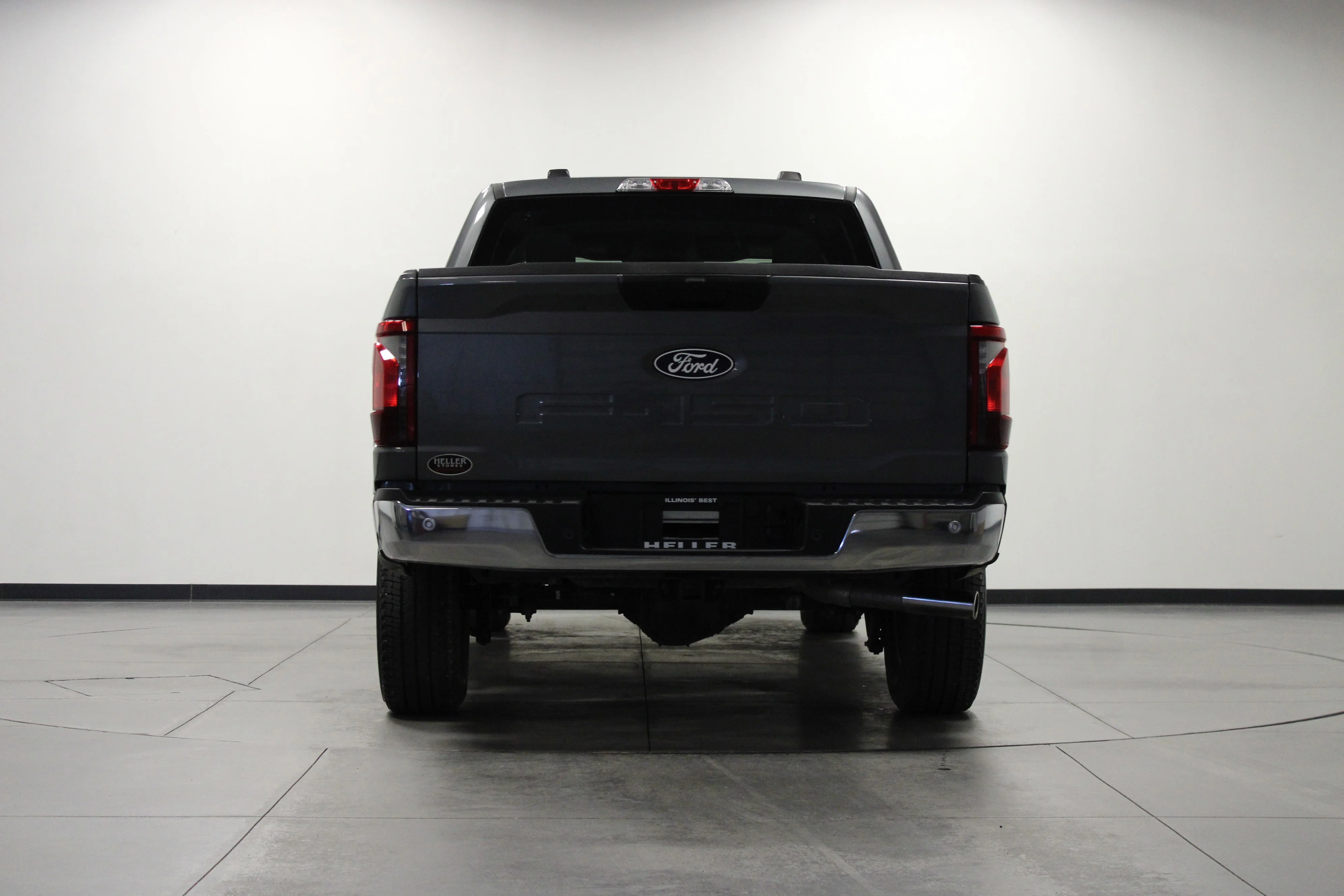 Used 2025 Carbonized Gray Metallic Ford XLT image 5