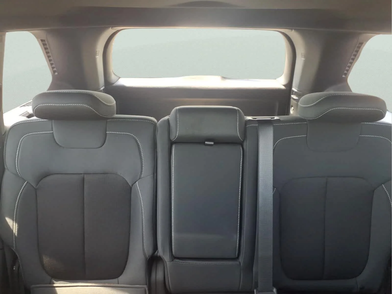 New 2026 Silver Zynith Exterior Paint Jeep Laredo image 10