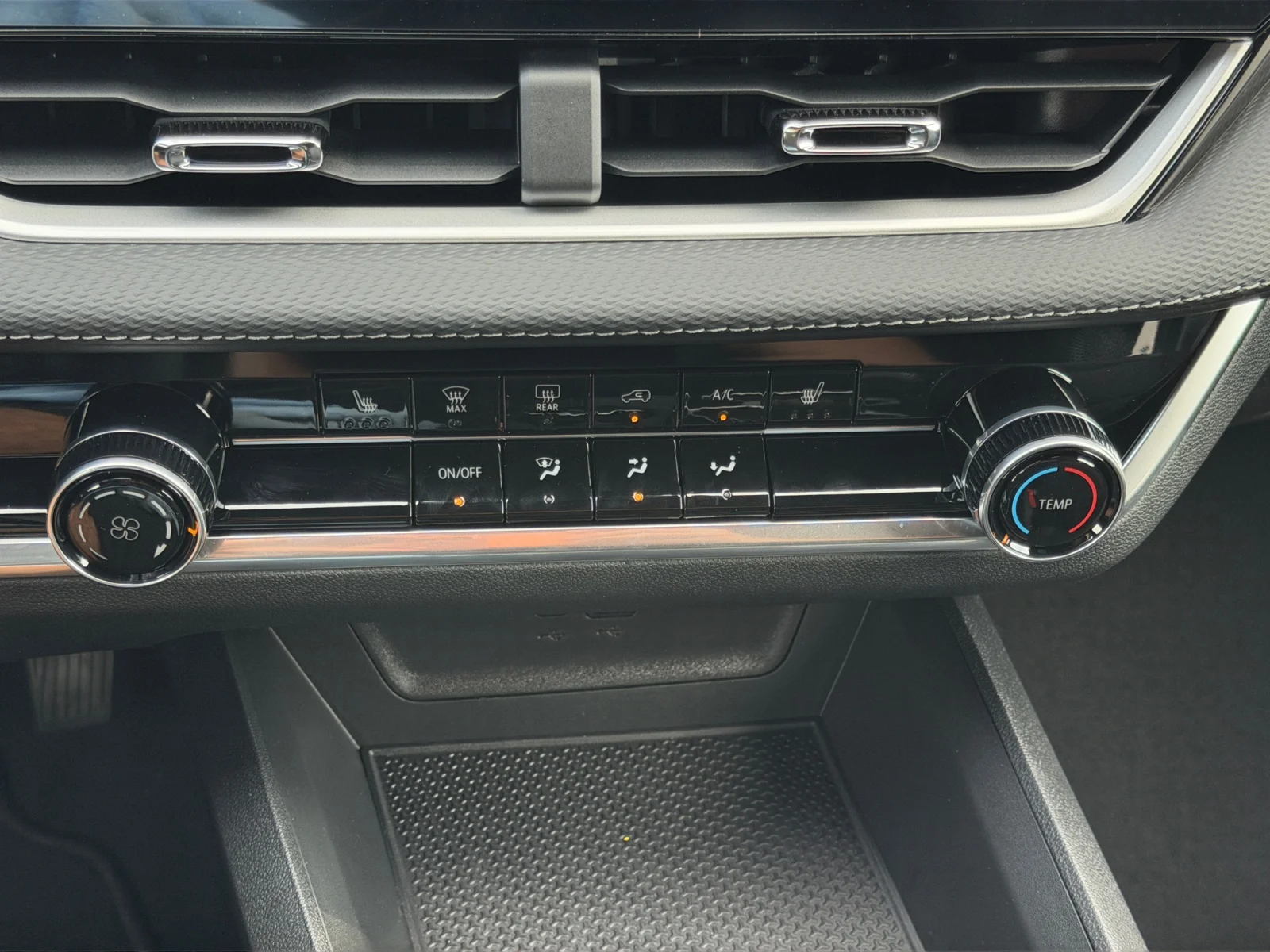 New 2027 Mosaic Black Metallic Chevrolet LT image 25