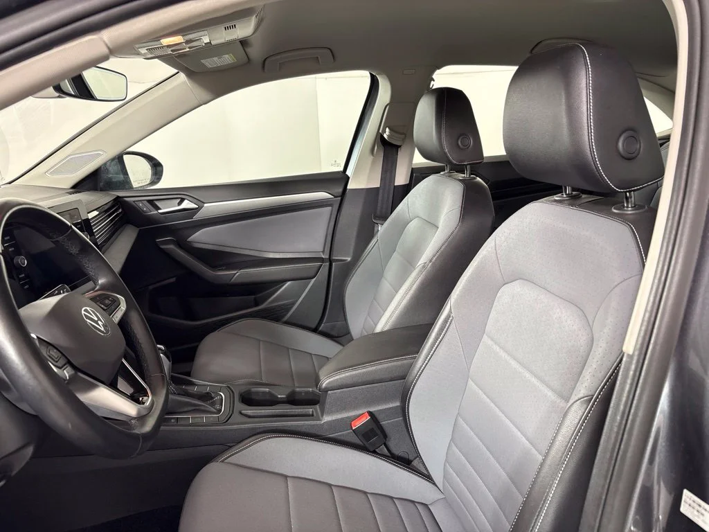 Used 2025 Gray Volkswagen 1.5T SE image 24