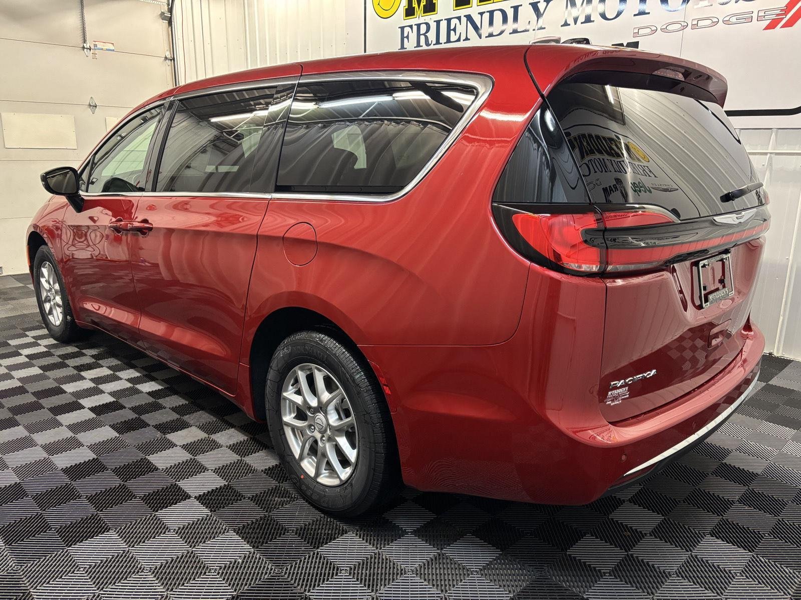 2026 Chrysler Pacifica Select - Photo 8