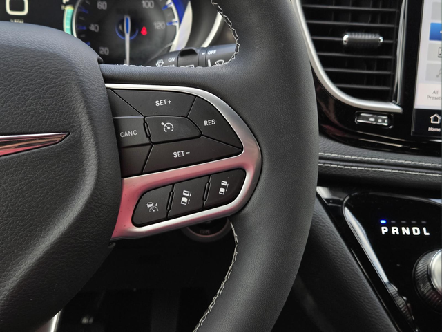 2026 Chrysler Pacifica Select - Photo 9