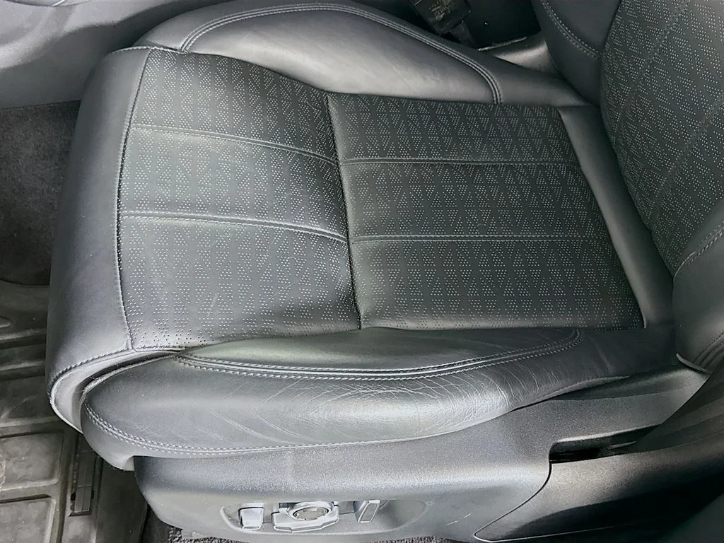 Used 2019 Ethereal Metallic Land Rover HSE Dynamic image 18