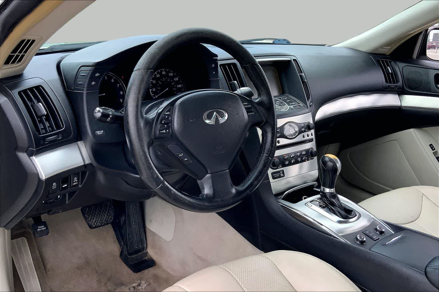 Used 2014 Liquid Platinum INFINITI  image 17