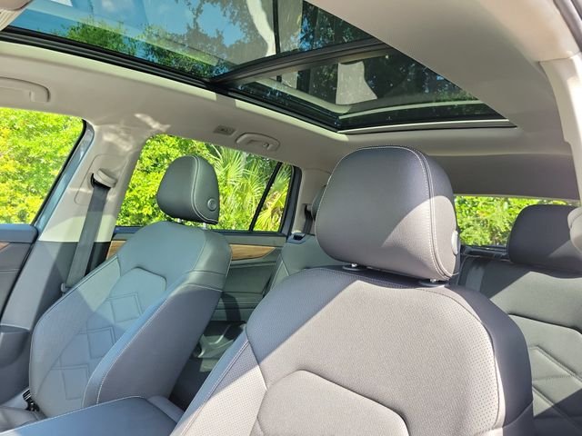 Used 2025 Gray Volkswagen 2.0T SE w/Technology image 7
