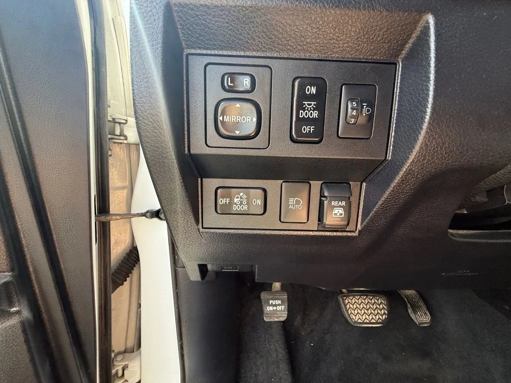 Used 2021 White Toyota SR5 image 25