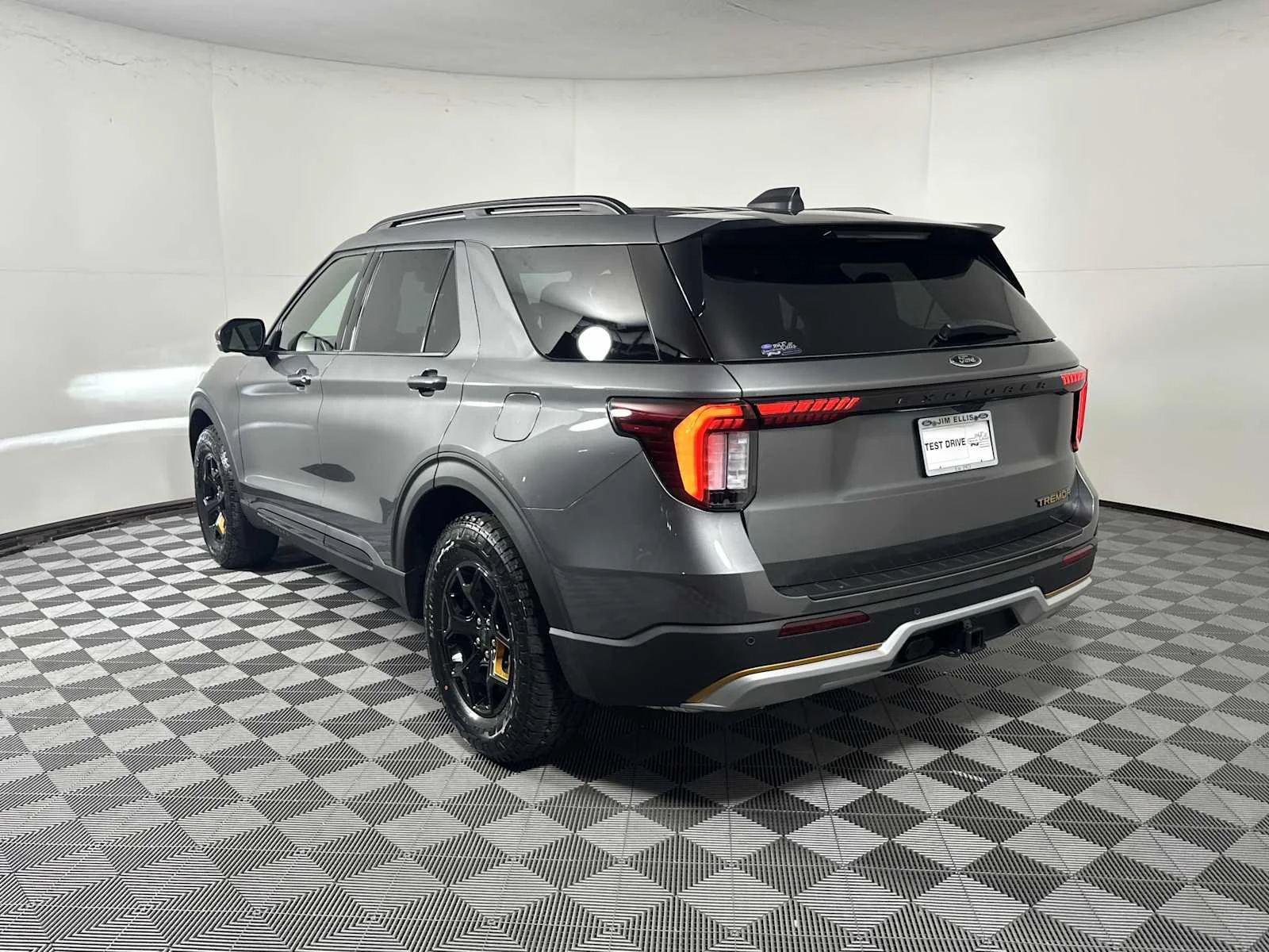 New 2026 Carbonized Gray Metallic Ford Tremor image 6
