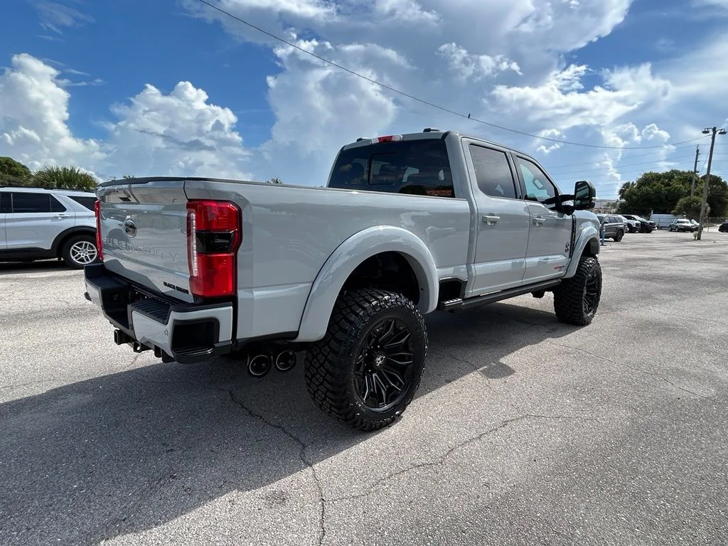 New 2026 Avalanche Ford Lariat image 4