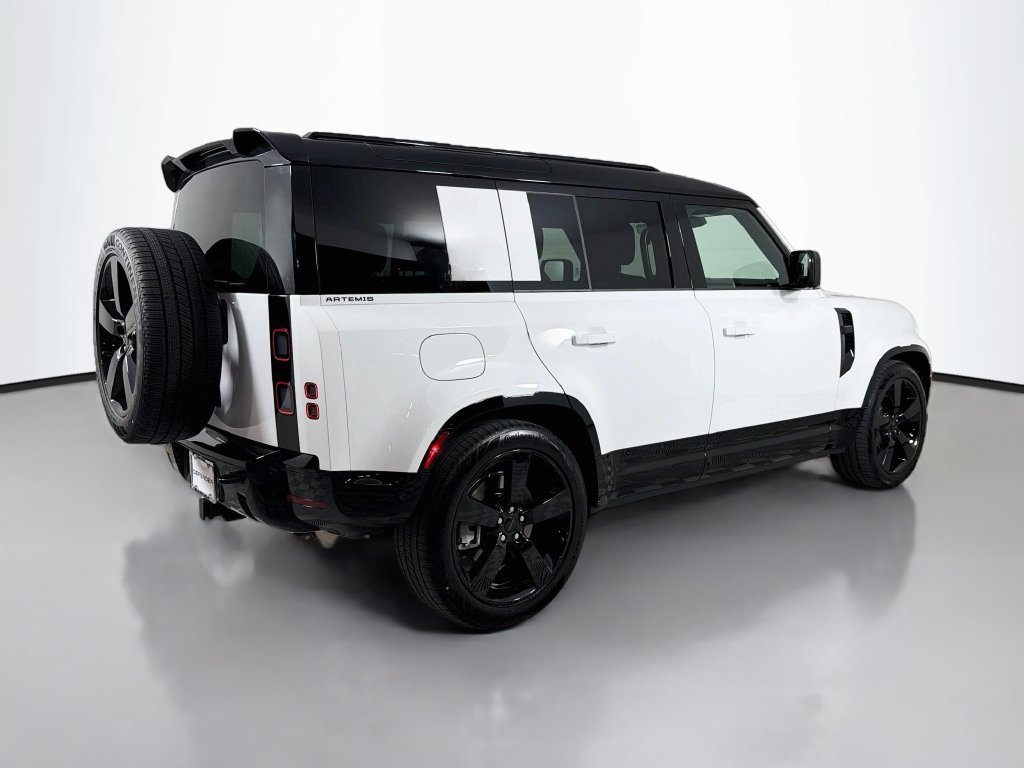 New 2026 Fuji White Land Rover X-Dynamic SE image 5
