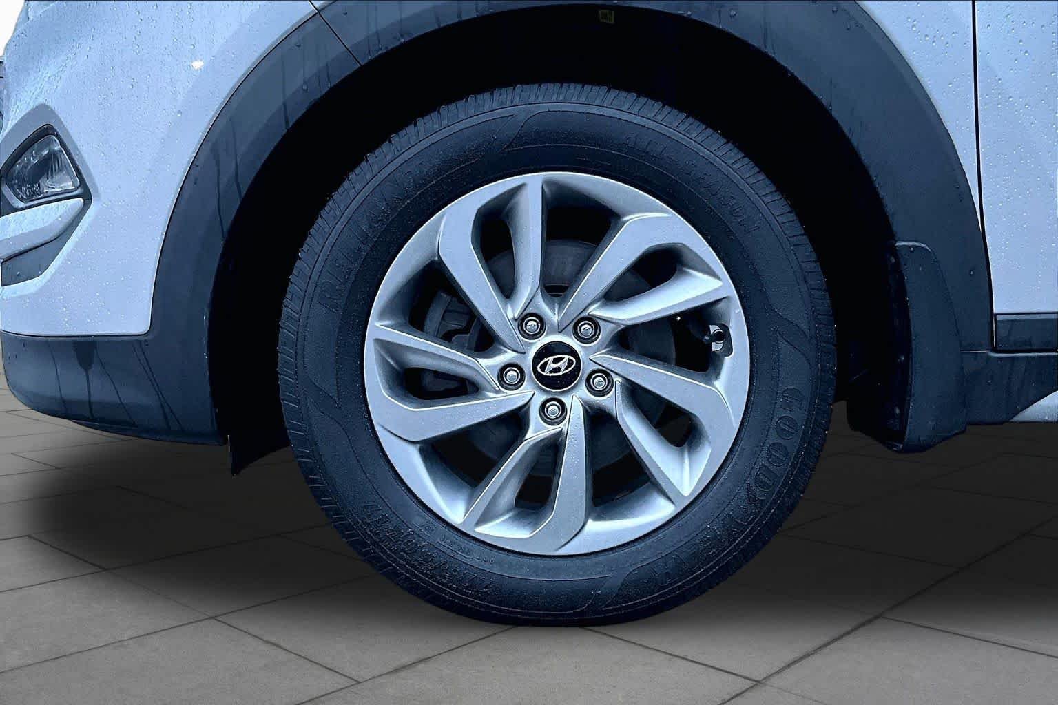 Used 2018 Molten Silver Hyundai SEL image 11