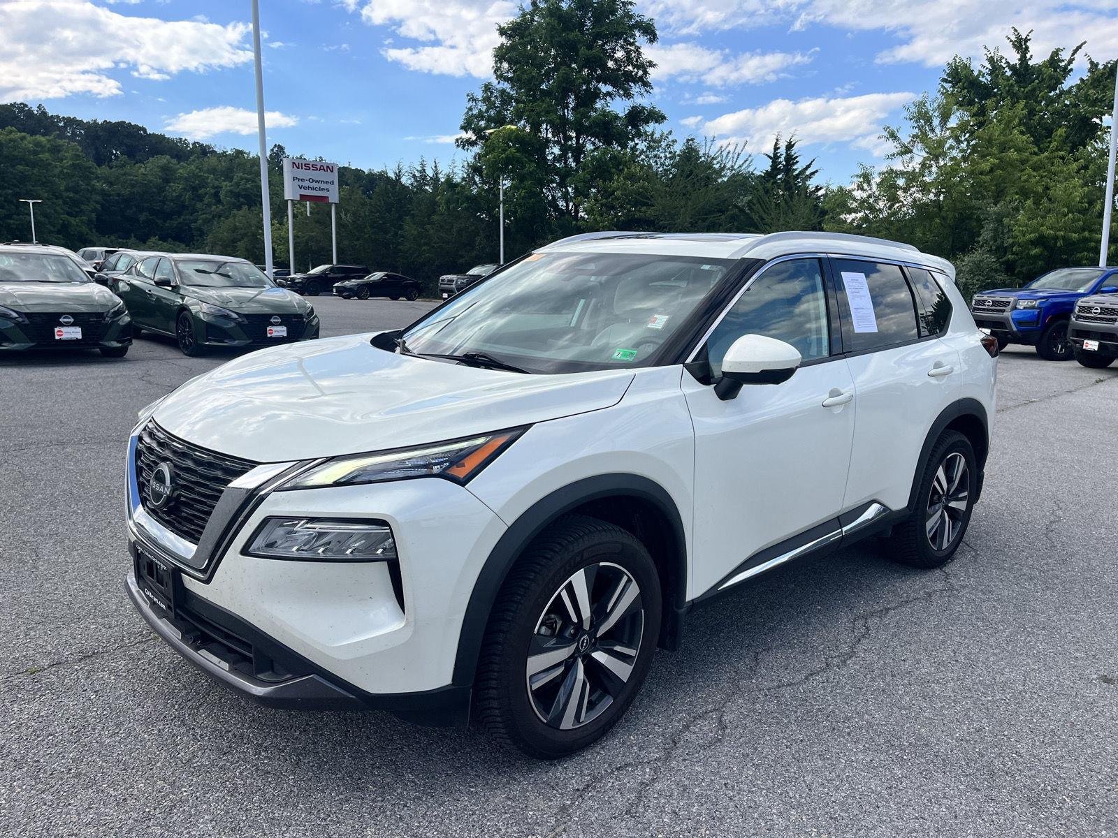 Used 2023 Pearl White Tricoat Nissan SL image 3