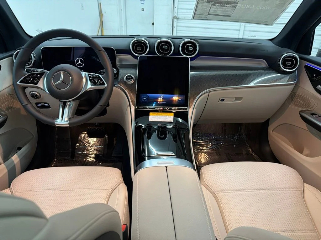 New 2027 White Mercedes-Benz GLC 300 image 22