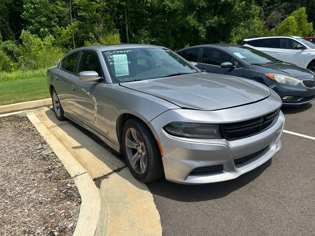 Used 2015 Silver Dodge SE image 5