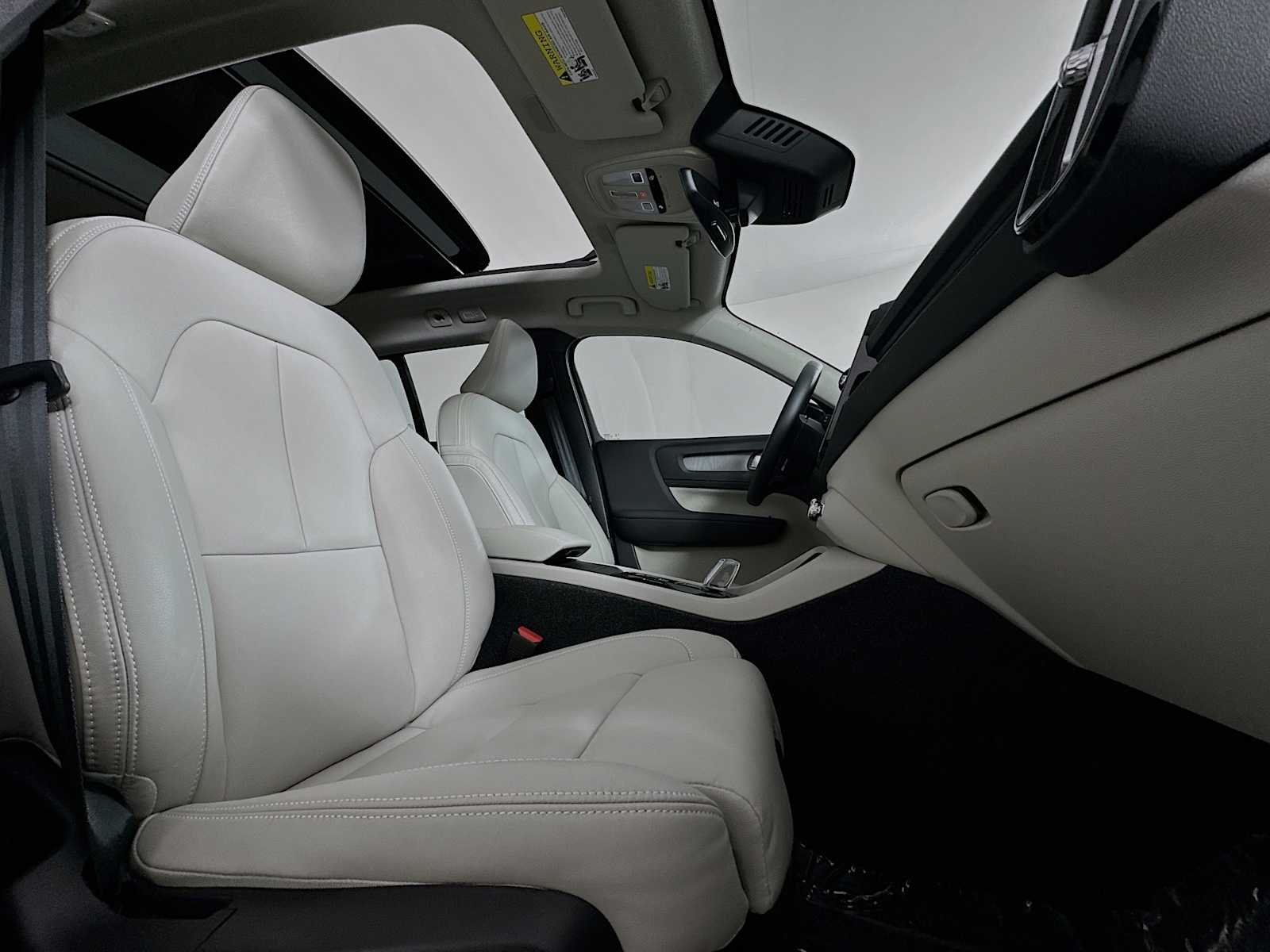 2026 Volvo XC40 Ultra - Photo 27