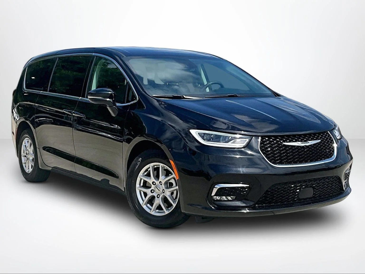 Used 2024 Black Chrysler Touring L image 13