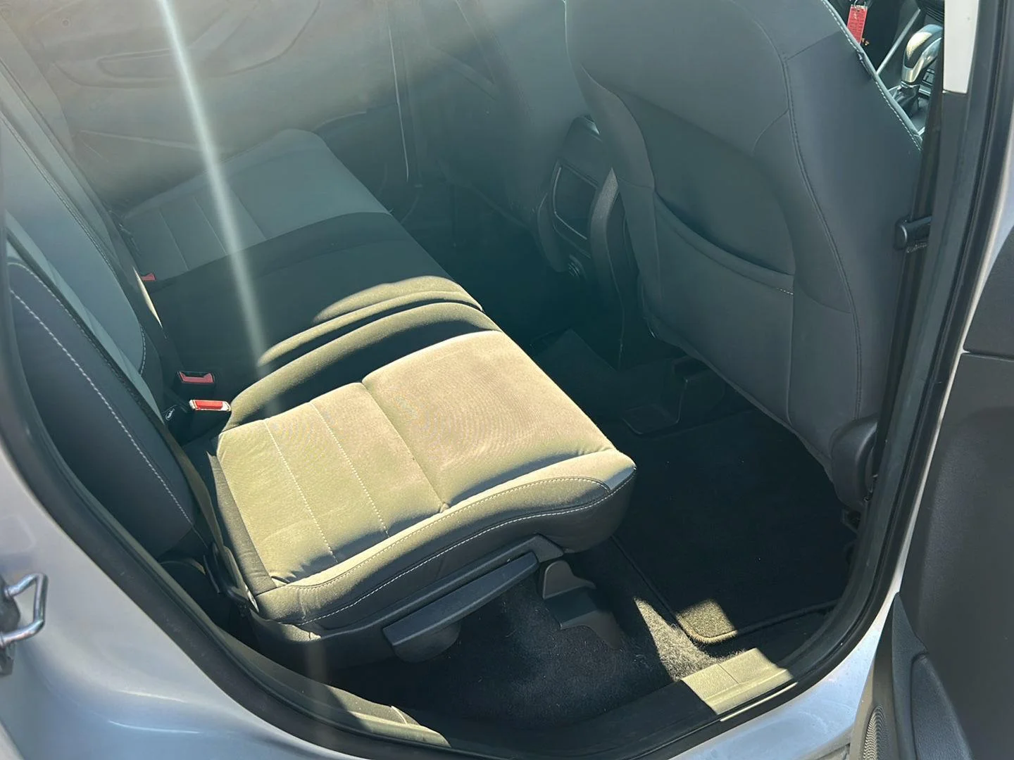 Used 2013 Ingot Silver Metallic Ford SE image 9