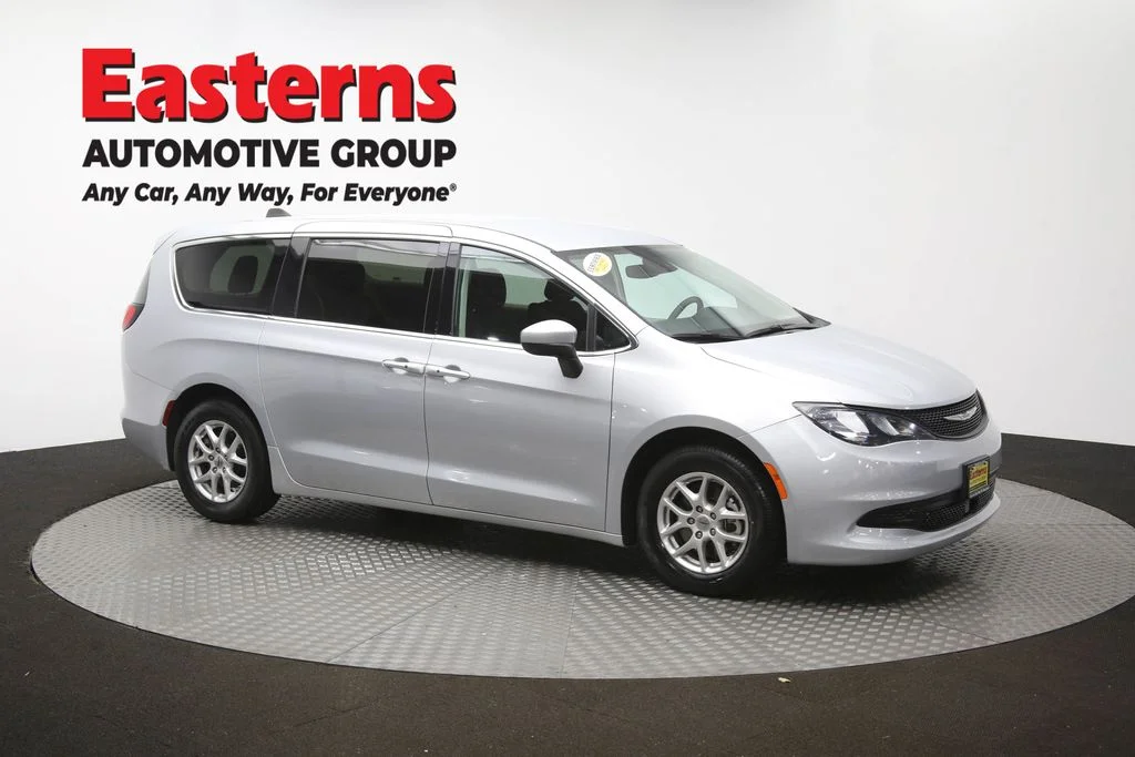 Used 2023 Silver Chrysler LX image 48