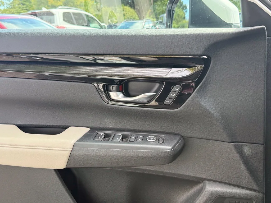 Used 2024 Platinum White Pearl Honda EX-L image 19