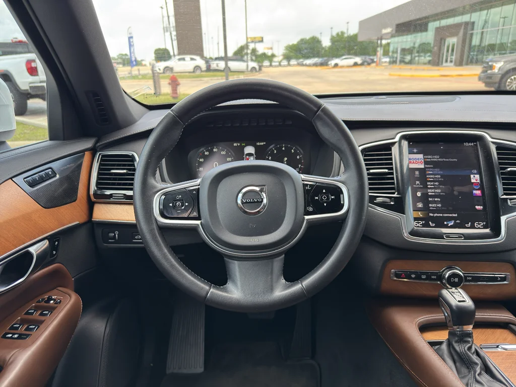 Used 2020 Crystal White Metallic Volvo Inscription image 15