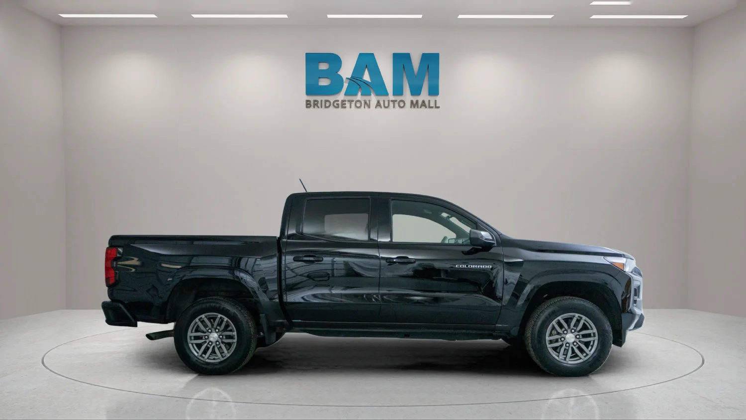 Used 2023 BLACK Chevrolet 2WD LT image 8