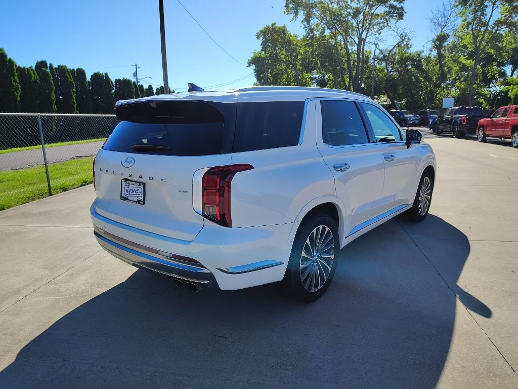 Used 2025 Hyper White Hyundai Calligraphy image 4