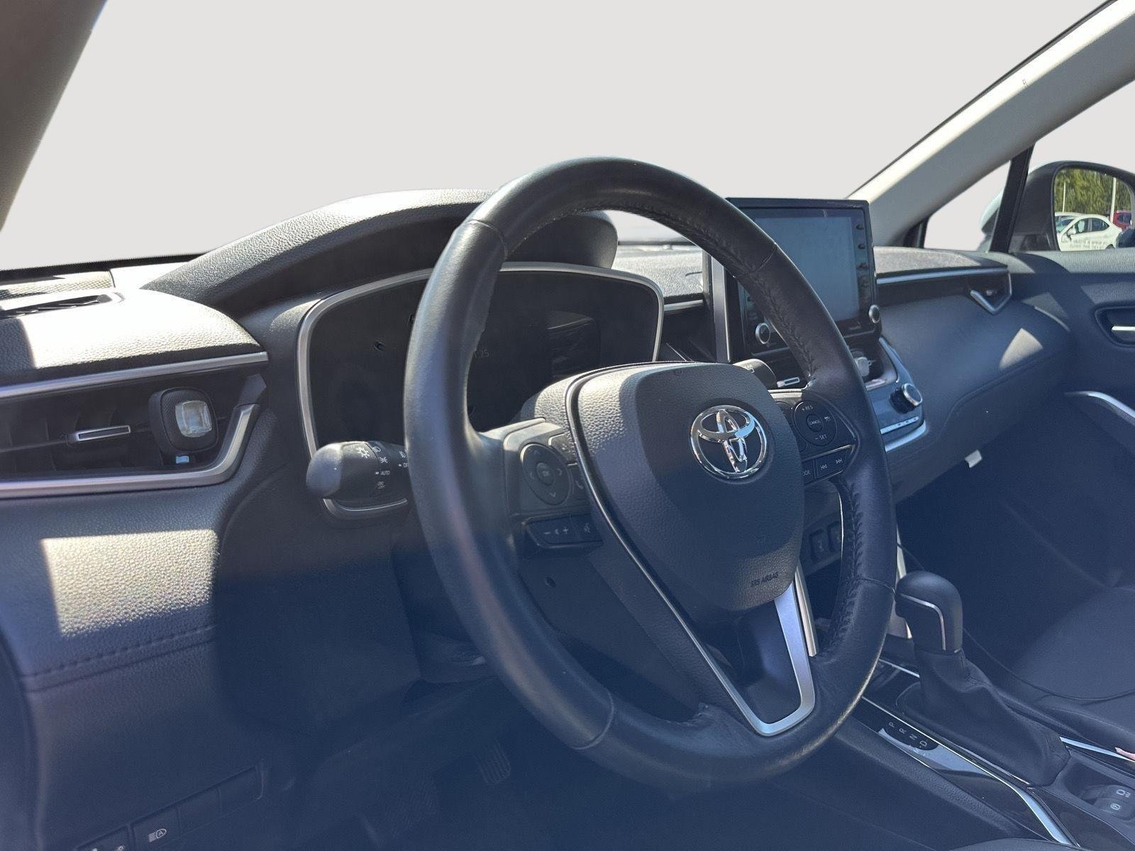 Used 2022 Wind Chill Pearl Toyota XLE image 11