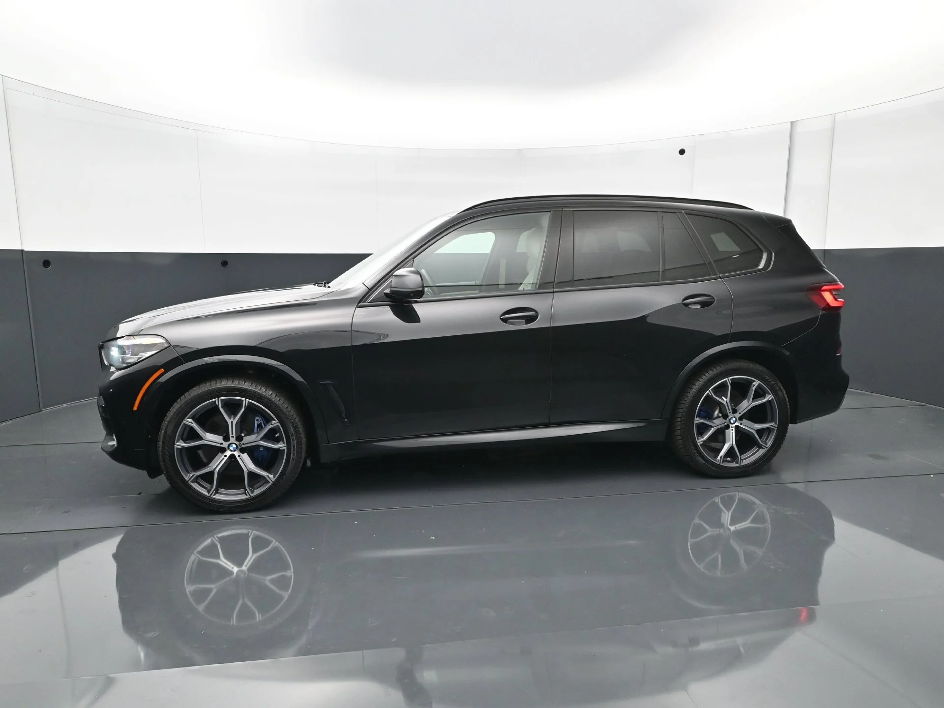 Used 2022 Black Sapphire Metallic BMW xDrive40i image 3