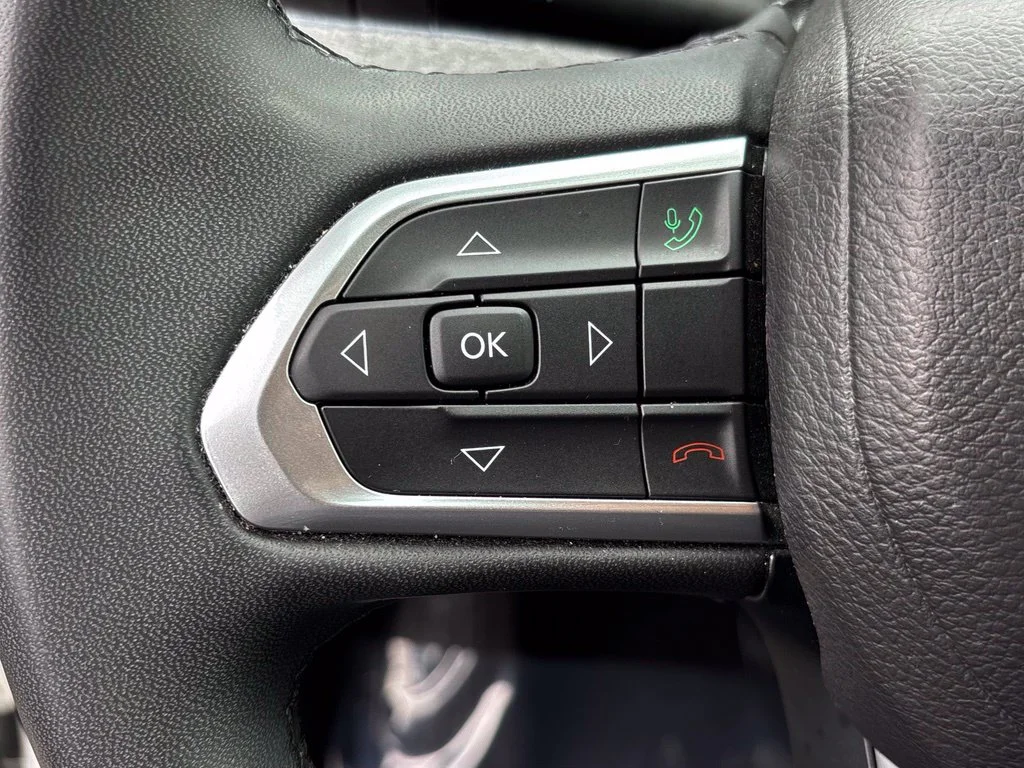 Used 2024 Bright White Clearcoat Jeep Latitude image 12