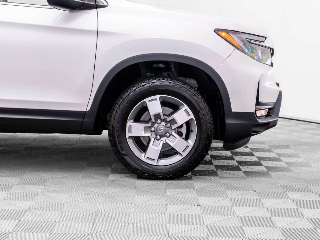 Certified Used 2025 White Honda RTL image 34