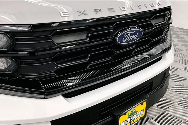 Used 2025 Oxford White Ford Active image 35