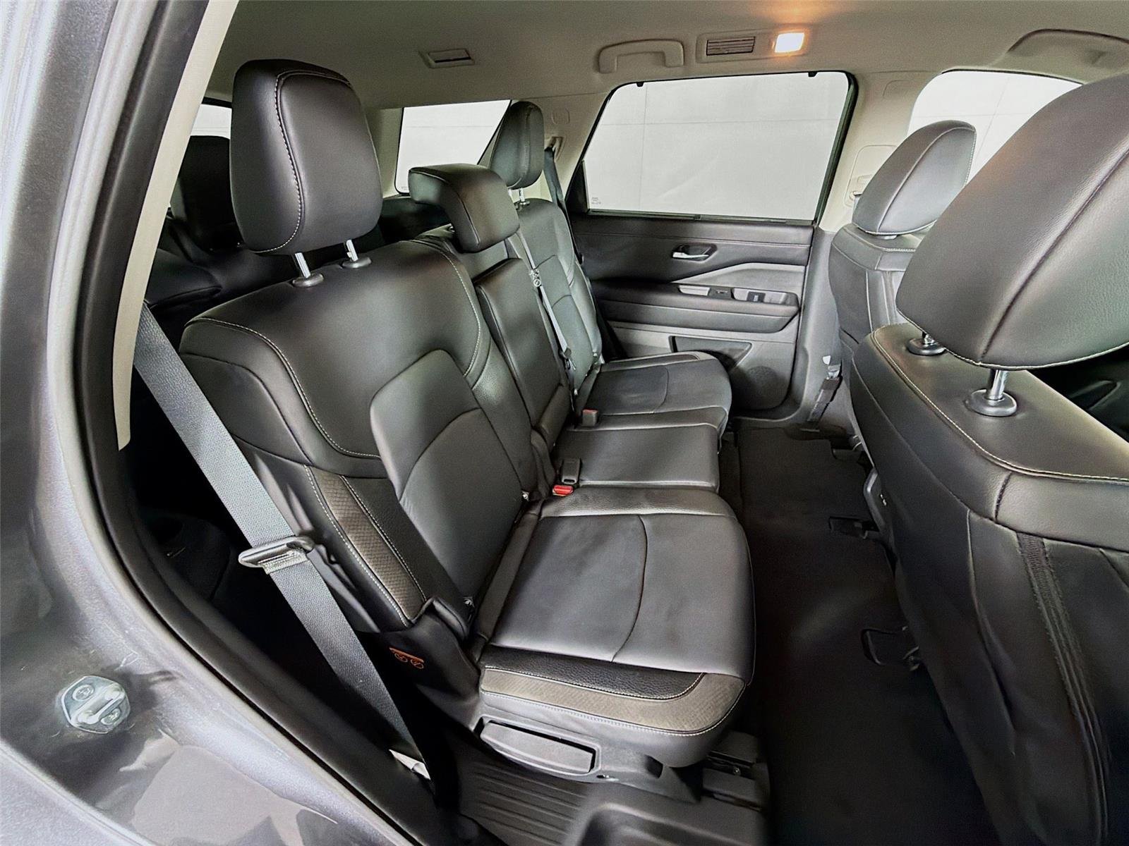 Used 2025  Nissan SL image 27