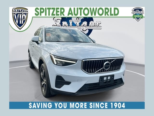 2024 Volvo XC40 B5 Core Bright AWD's photo