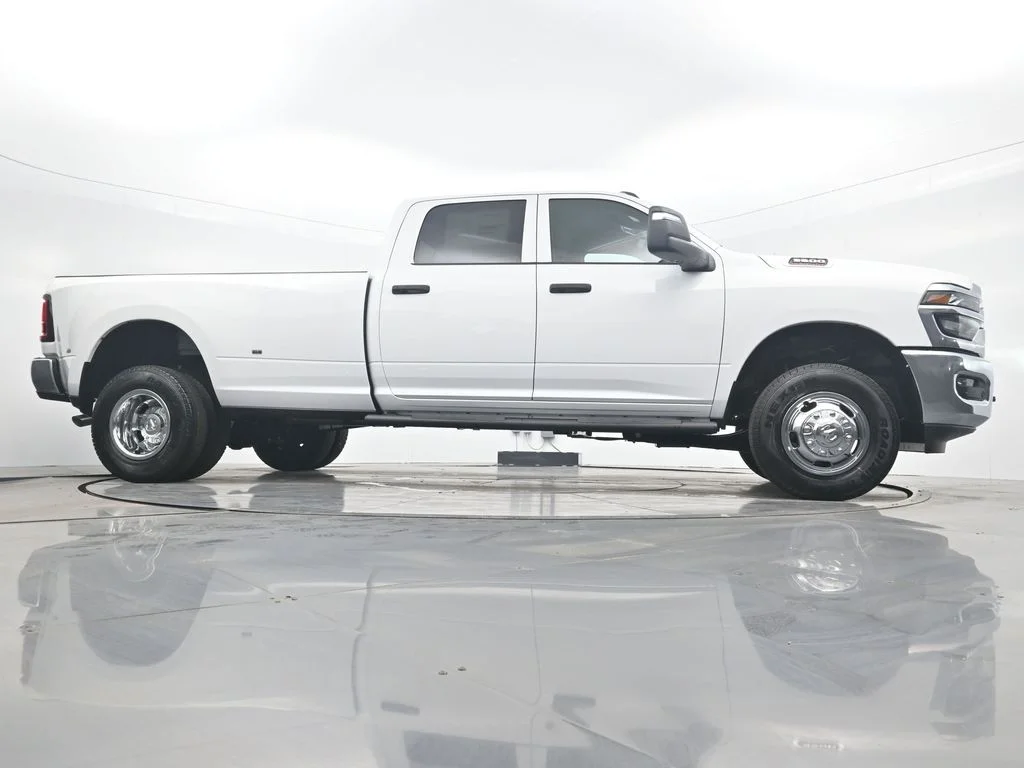 New 2026 Bright White Clear-Coat Exterior Paint RAM Tradesman image 35