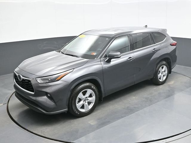 Used 2022 Gray Toyota LE image 13