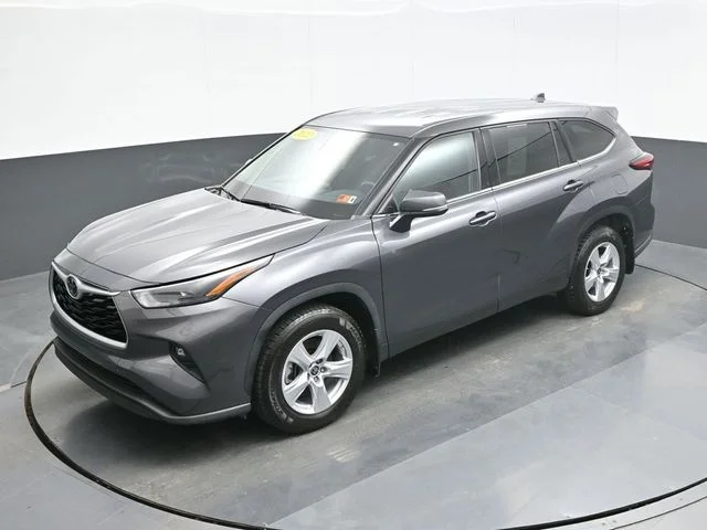 Used 2022 Gray Toyota LE image 13