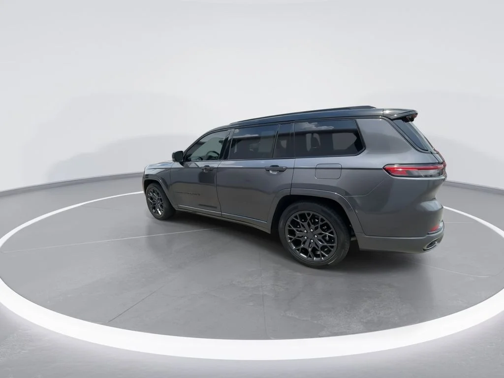 Used 2024 Gray Jeep Summit image 6
