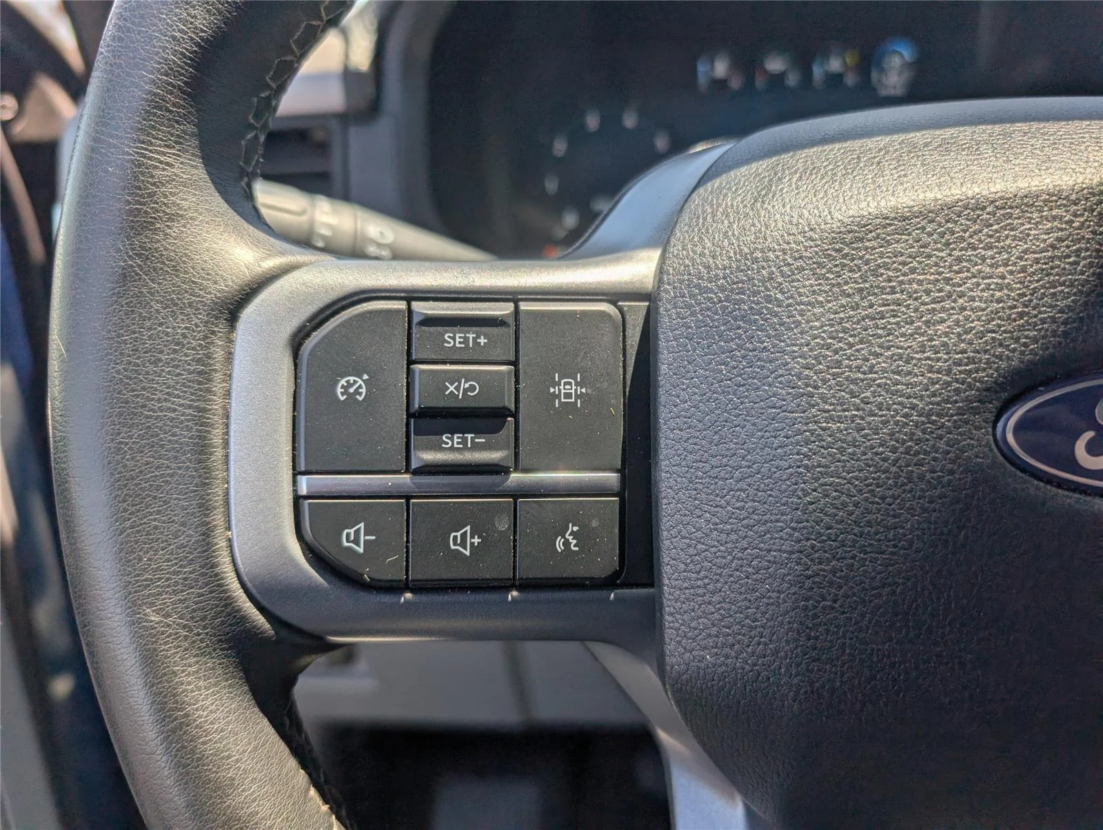 Used 2024 Oxford White Ford XLT image 27