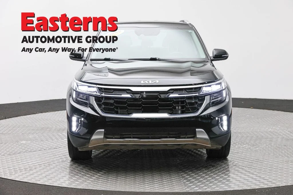 Used 2024 Black Kia SX image 2