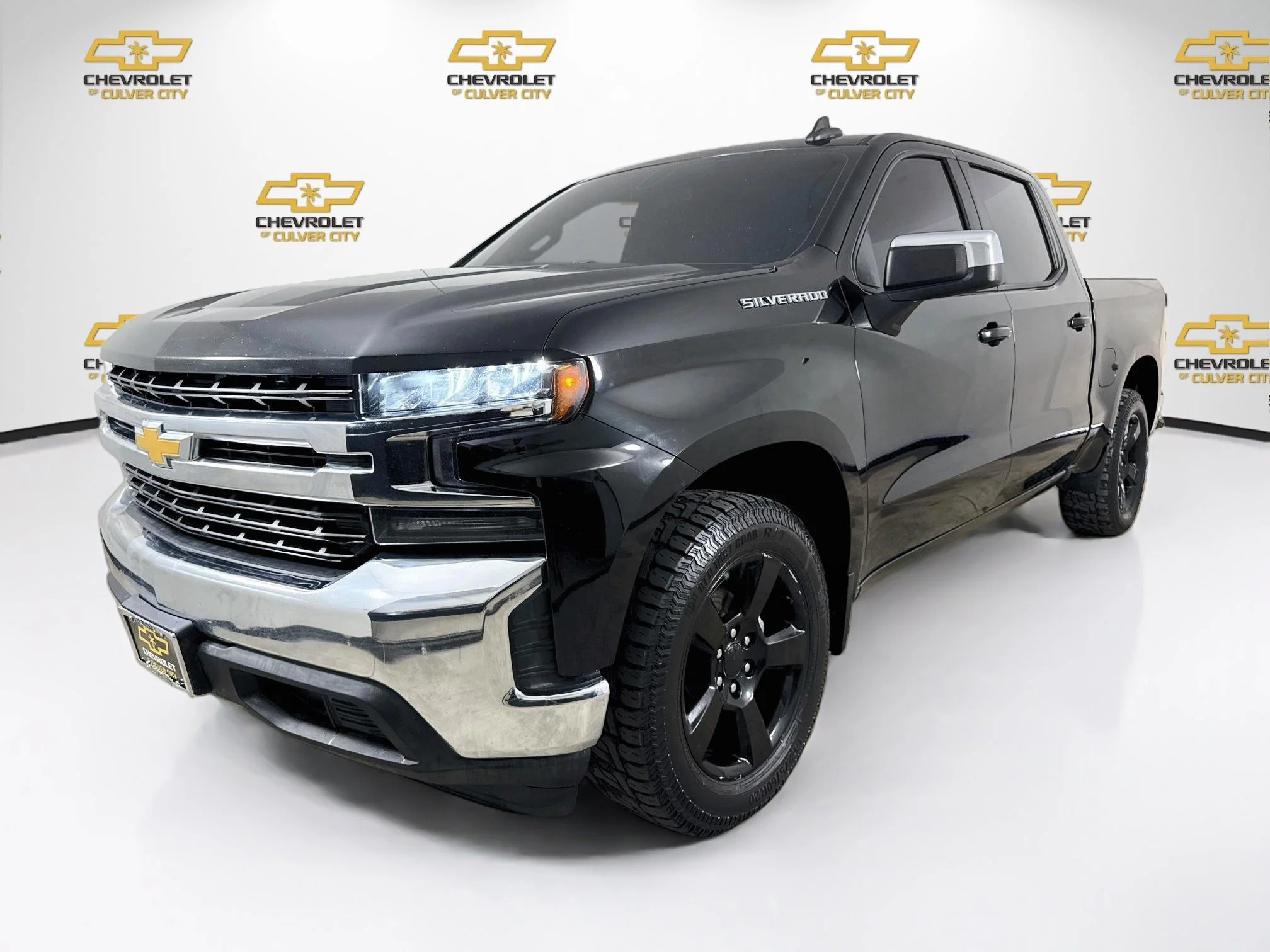 Used 2020 BLACK Chevrolet LT image 3